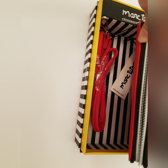 NWT in Box Marc Tetro Schnauzer Crossbody Phone Wallet Red - Picture 7 of 10
